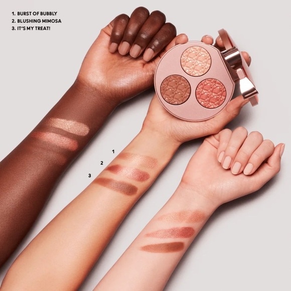 MAC 2022 Holiday Bubbles & Bows Extra Dimension Face Compact: Medium New in Box - Picture 11 of 11